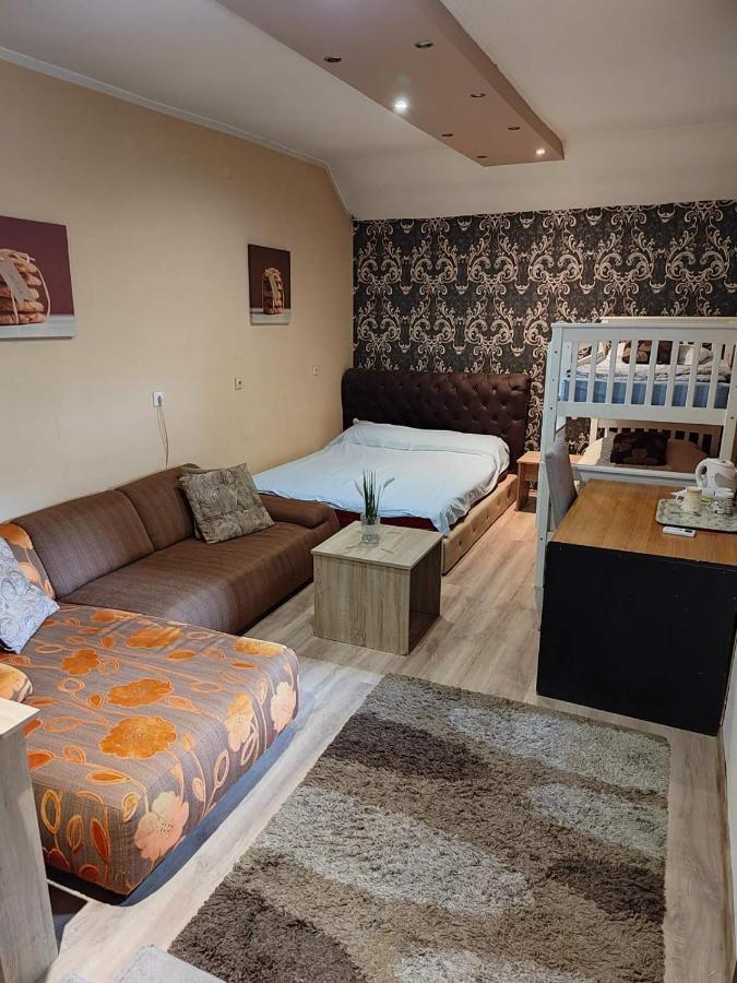 Guest House Maja Novi Sad Ngoại thất bức ảnh