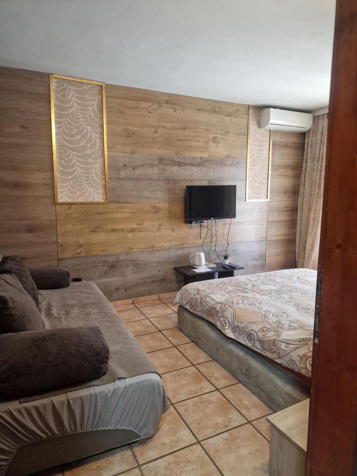 Guest House Maja Novi Sad Ngoại thất bức ảnh