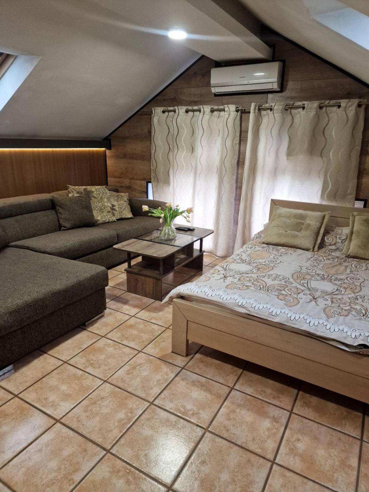 Guest House Maja Novi Sad Ngoại thất bức ảnh